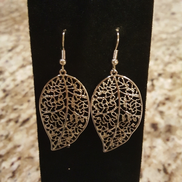 Silver Leaf Earrings Dangle Leaves - Picture 1 of 4